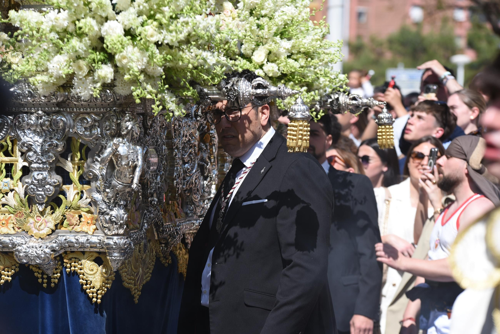 Las imágenes de la procesión de La Merced este Lunes Santo en Córdoba