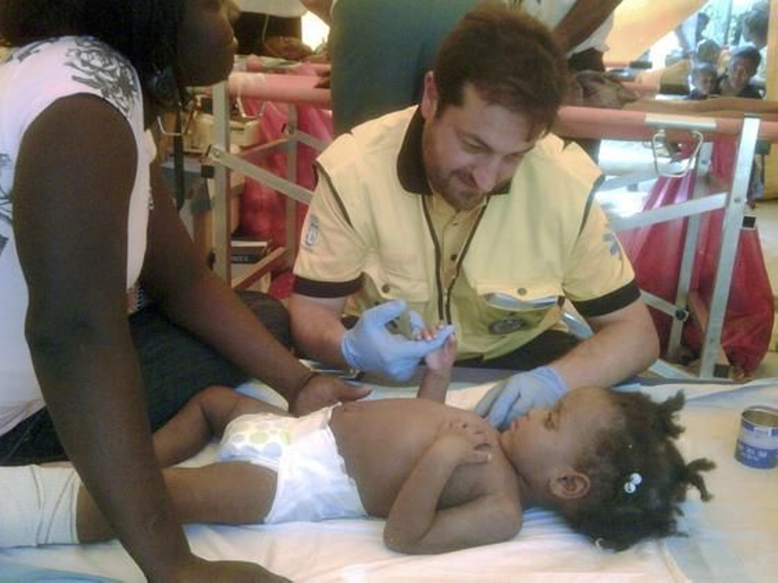 La comunidad internacional se vuelca en la ayuda hacia la población haitiana. / Reportaje Gráfico: EFE