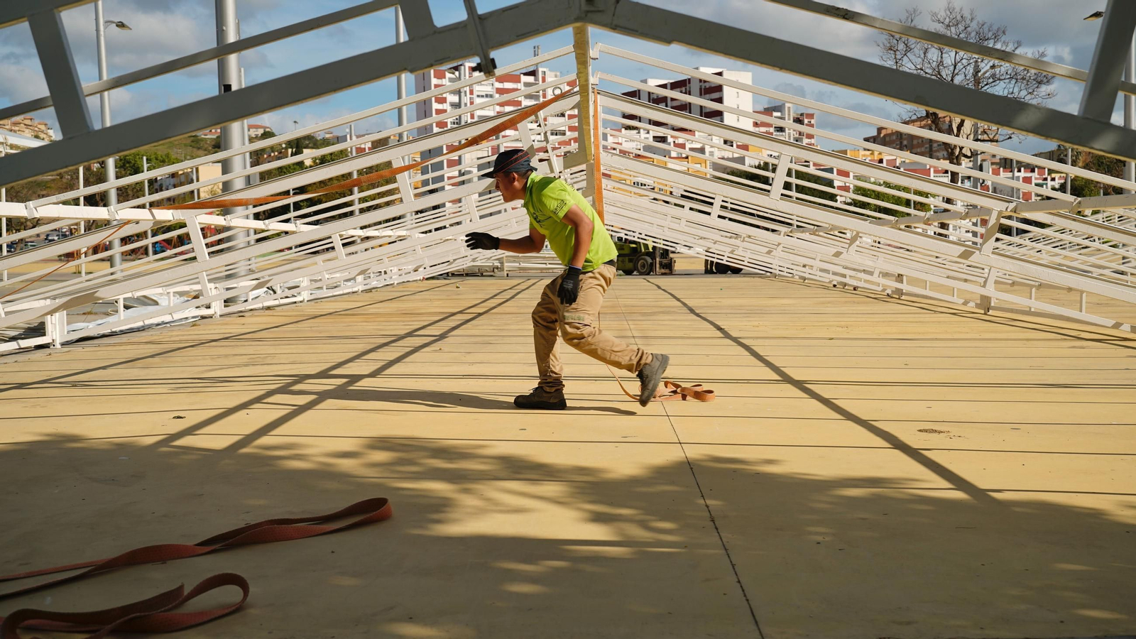 Comienza el montaje de las casetas de la Feria Real de Algeciras 2025