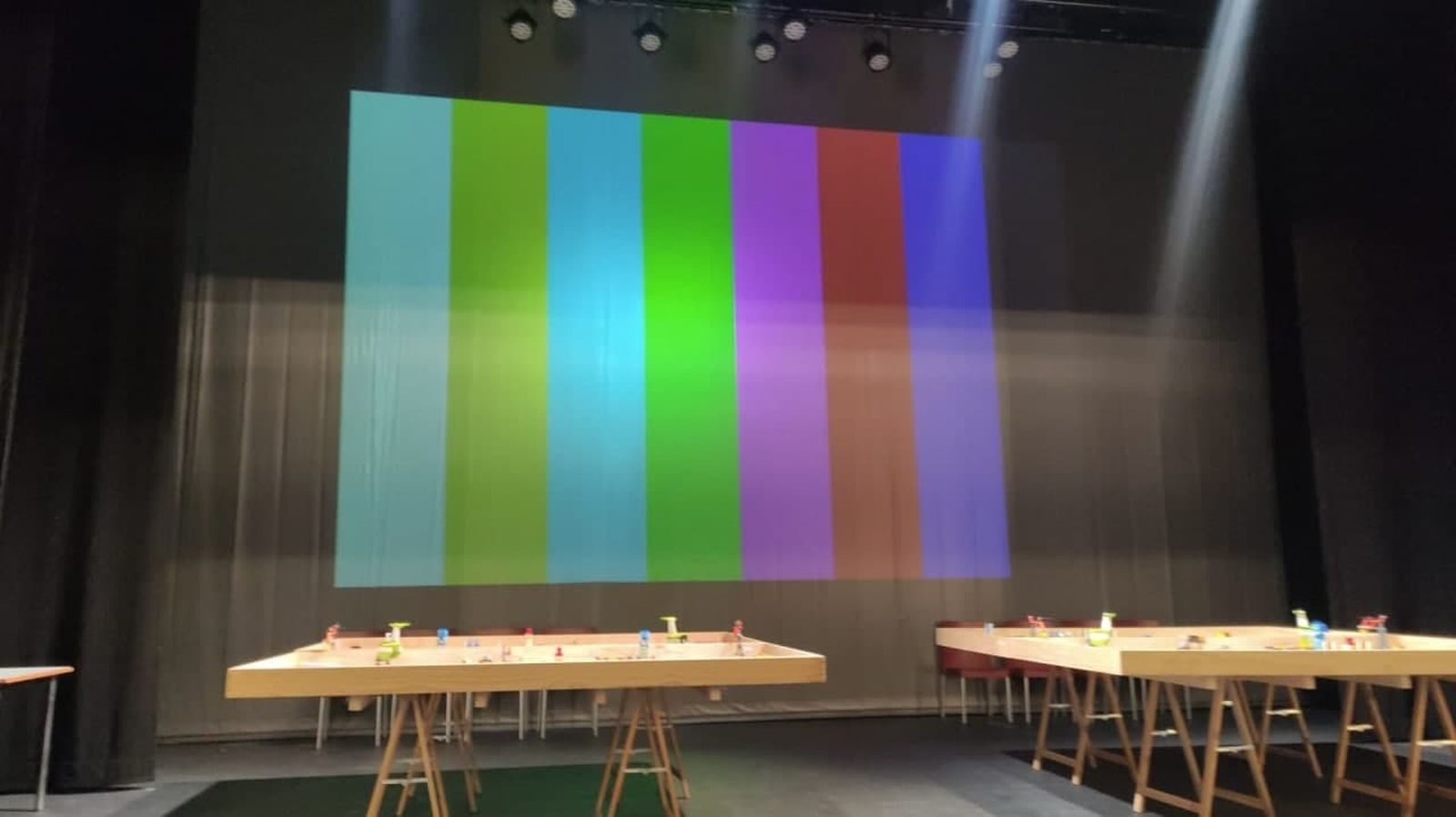 Mesas preparadas para el torneo.