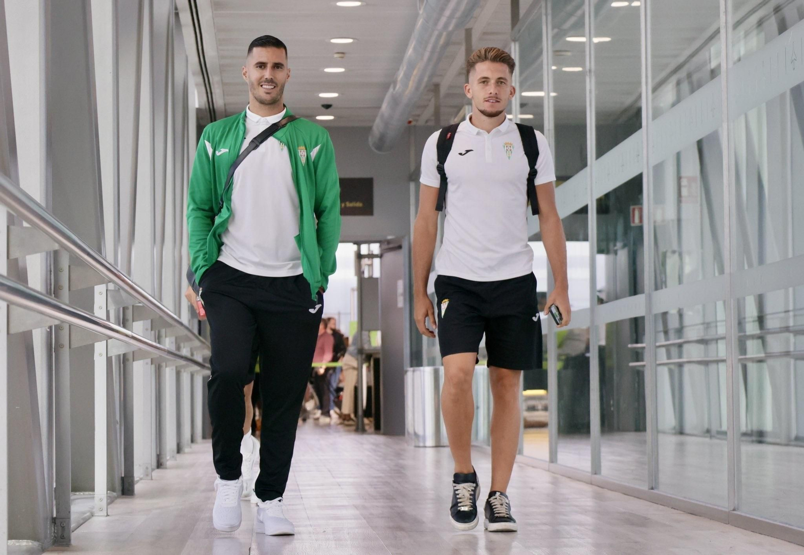 Sergi Guardiola e Isma Ruiz, antes de iniciar el vuelo al País Vasco.
