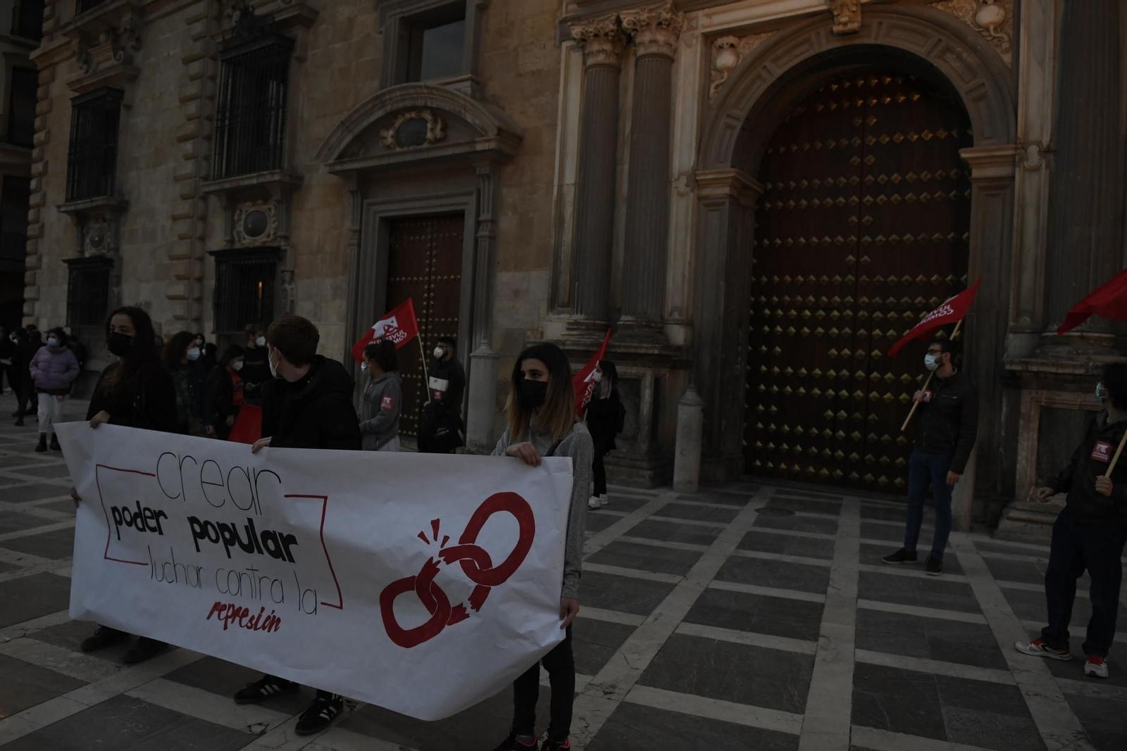 Fotos: disturbios y altercados entre manifestantes y la Policía en Granada