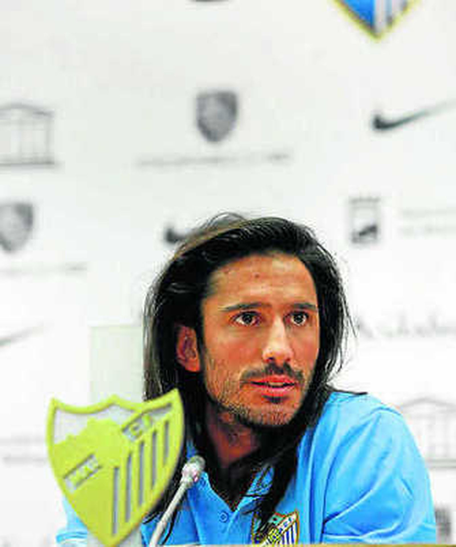 Angeleri en una rueda de prensa.