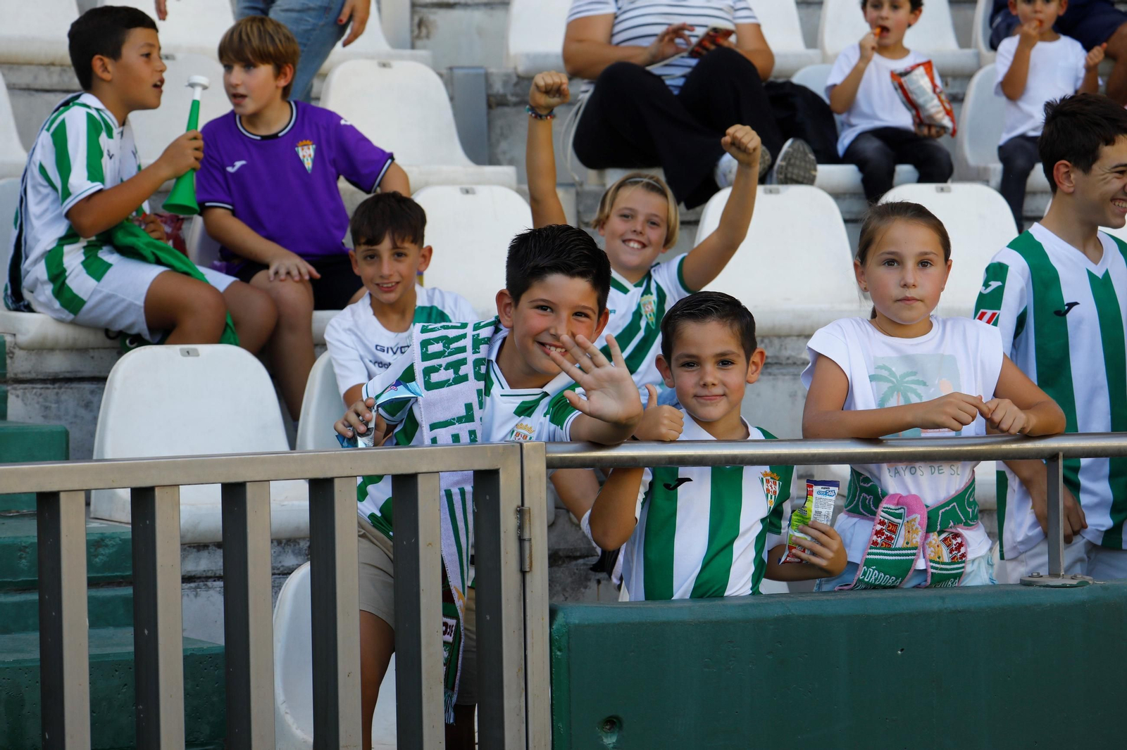 Las mejores fotos del ambiente en El Arcángel para el Córdoba CF - Racing de Ferrol