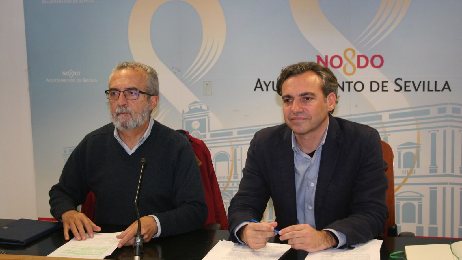 El delegado Juan Manuel Flores y el gerente de Emvisesa, Felipe Castro.