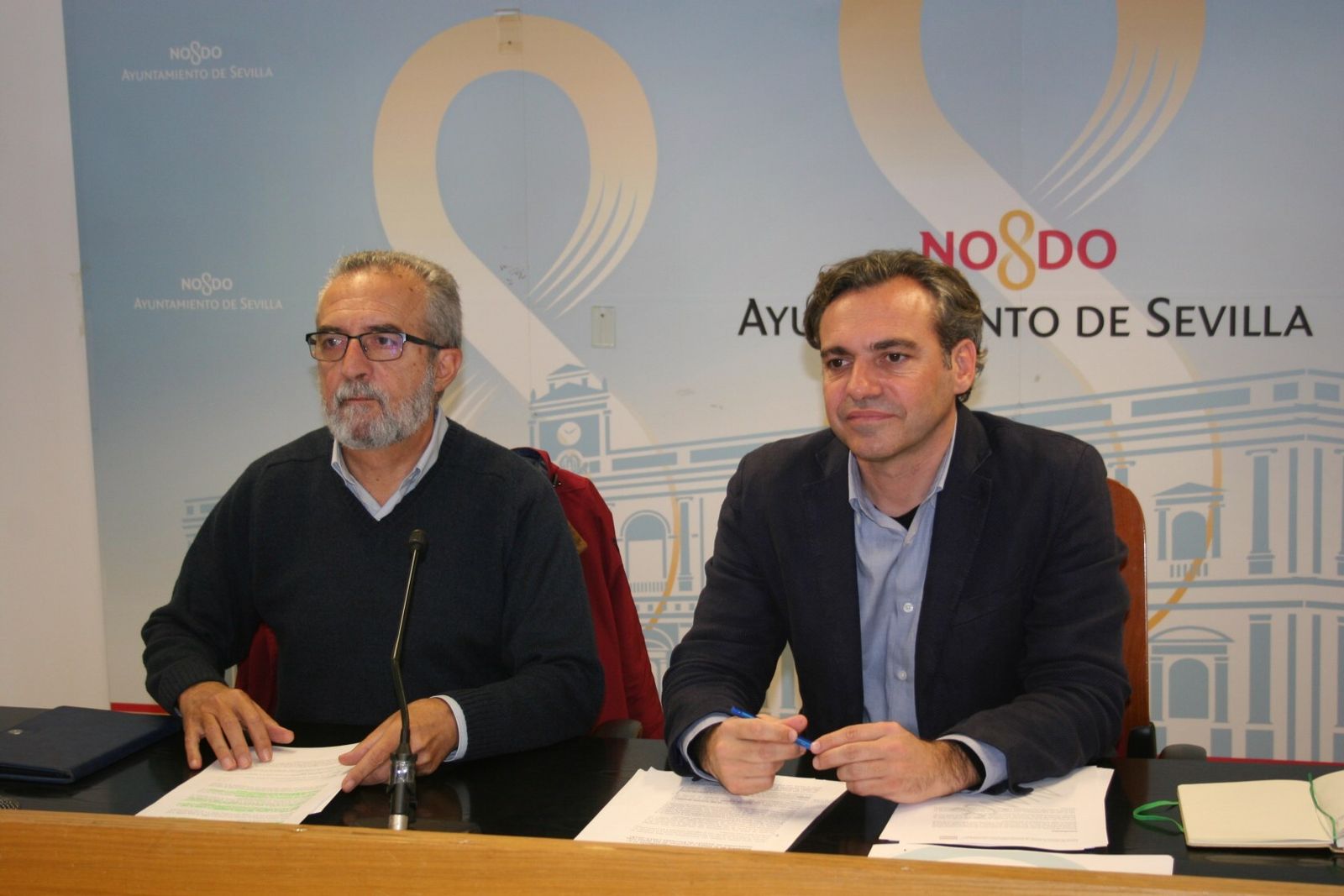 El delegado Juan Manuel Flores y el gerente de Emvisesa, Felipe Castro.