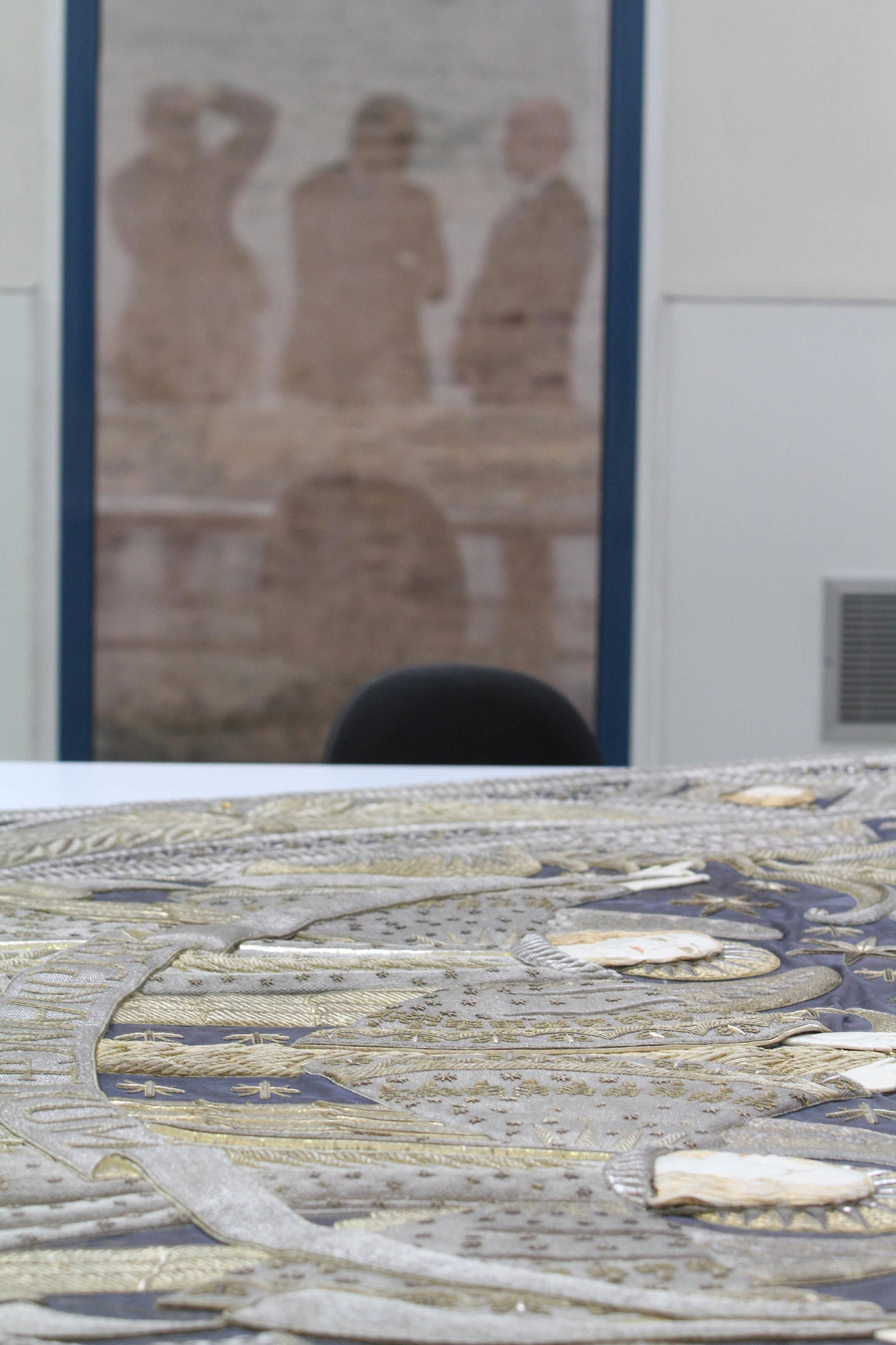 El manto de la Virgen de los Ángeles ya restaurado, en imágenes