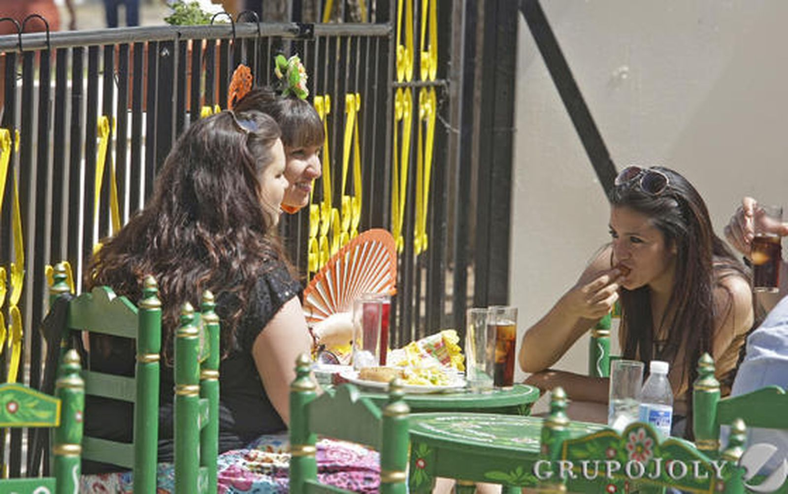 Nada como un buen plato de jamón y una copita manzanilla para refrescar la jornada de feria.

Foto: Erasmo Fenoy