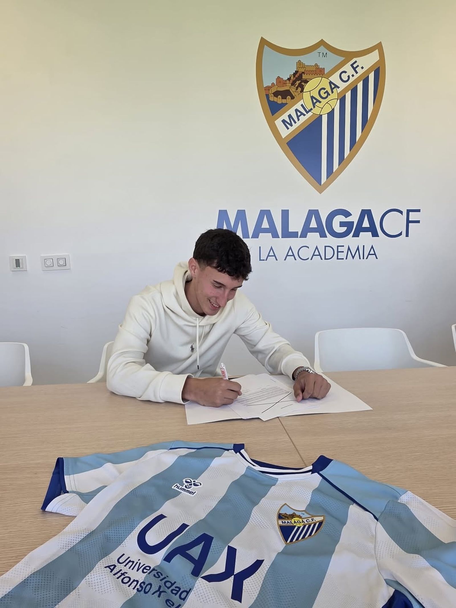 El Málaga CF renueva al canterano Cristian Cantero