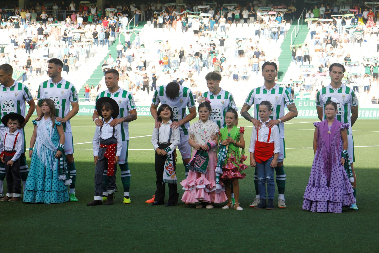 Las mejores fotos del ambiente en El Arcángel para el Córdoba CF - Algeciras