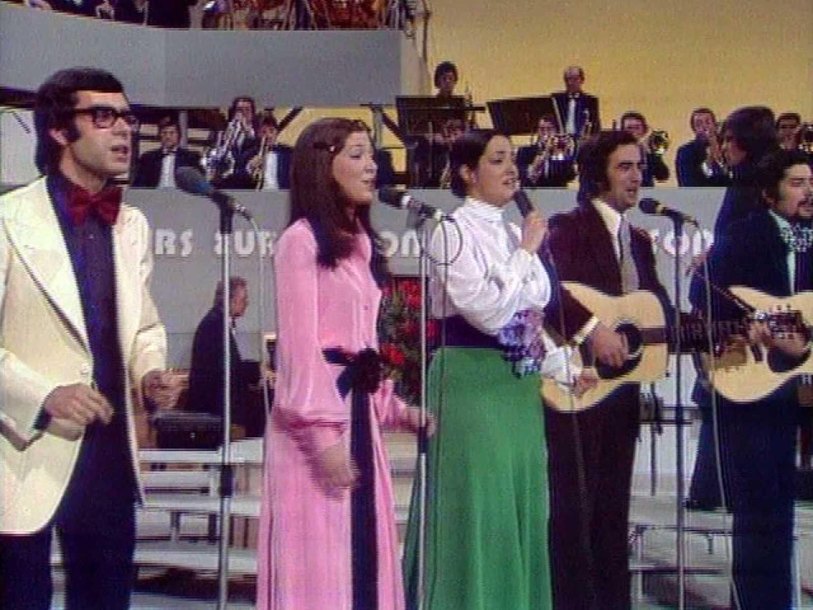 7. 1973 ¿Quién? Mocedades ¿Qué? Su interpretación de 'Eres tú', de Juan Carlos Calderón, se convierte en un fenómeno internacional además de conseguir un gran segundo puesto