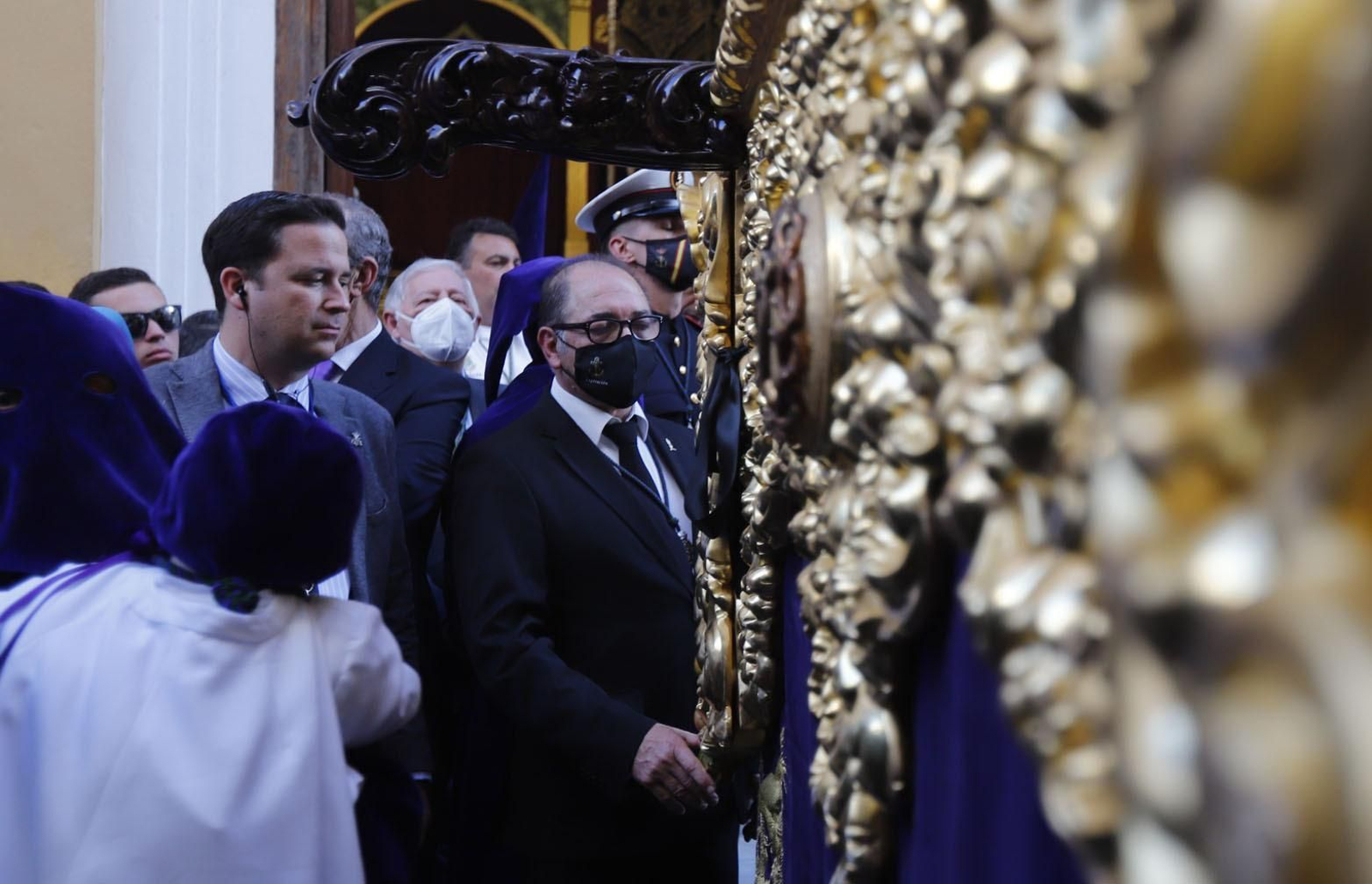 Imágenes de la estación de penitencia de la Hermandad de La Esperanza de Huelva