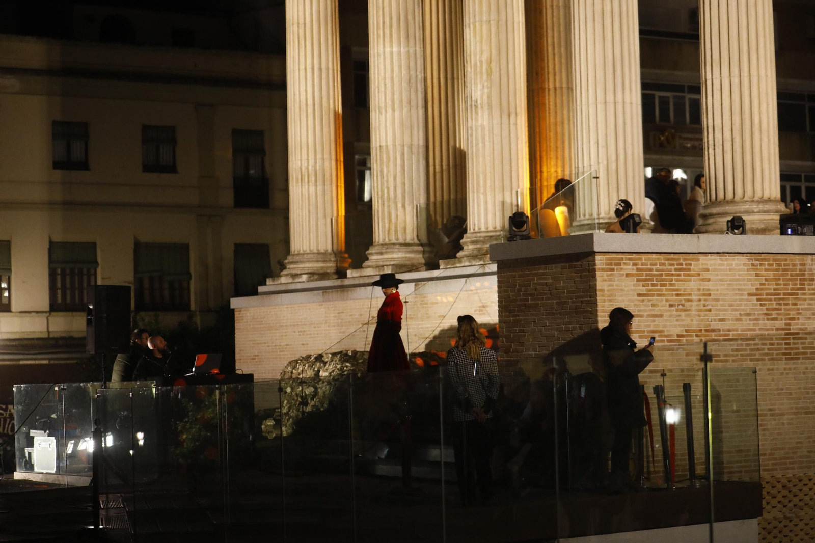 Las mejores imágenes del desfile de Mancini en el Templo Romano de Córdoba