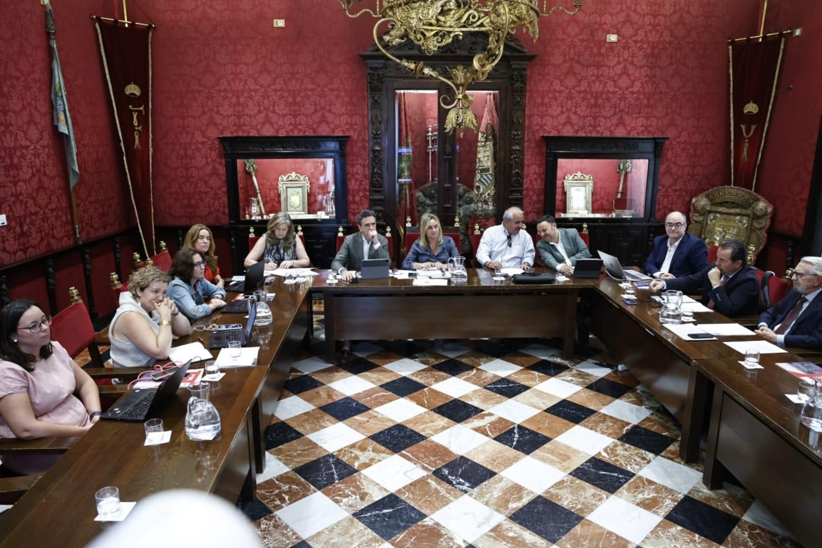 Reunión del Consejo de Administración de Mercagranada, presidido por la alcaldesa, Marifrán Carazo