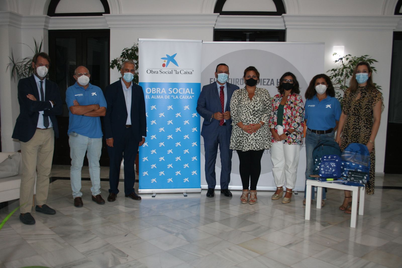 Acto de entrega de material escolar de La Caixa