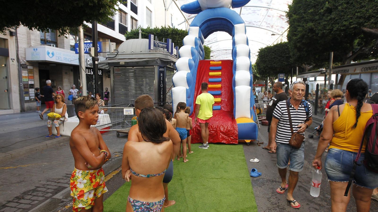 Debido a la alta demanda de la actividad, se produjeron largas colas