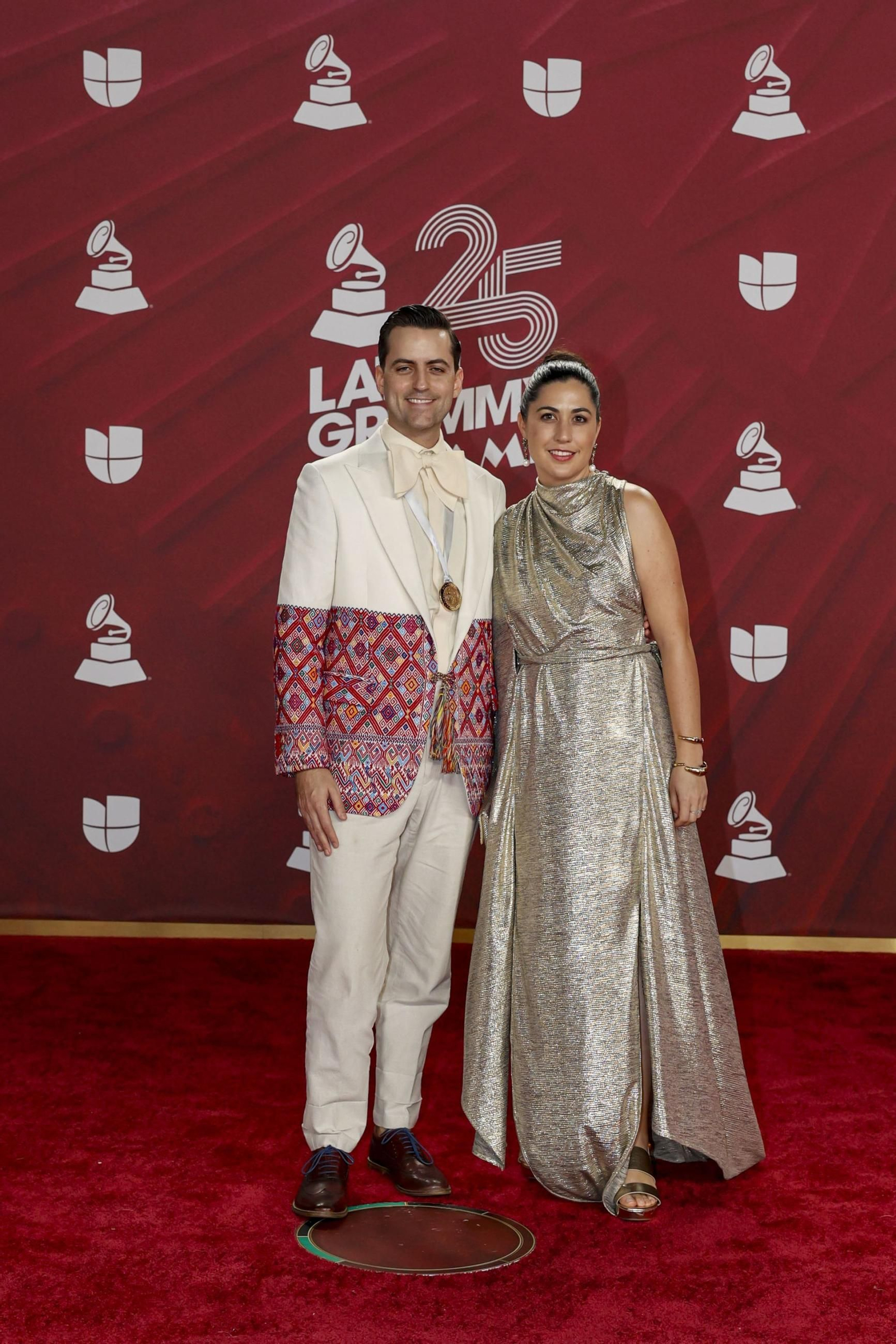 Todos los famosos, tendencias y curiosidades en la alfombra roja de la 25 edición de los Grammy Latinos