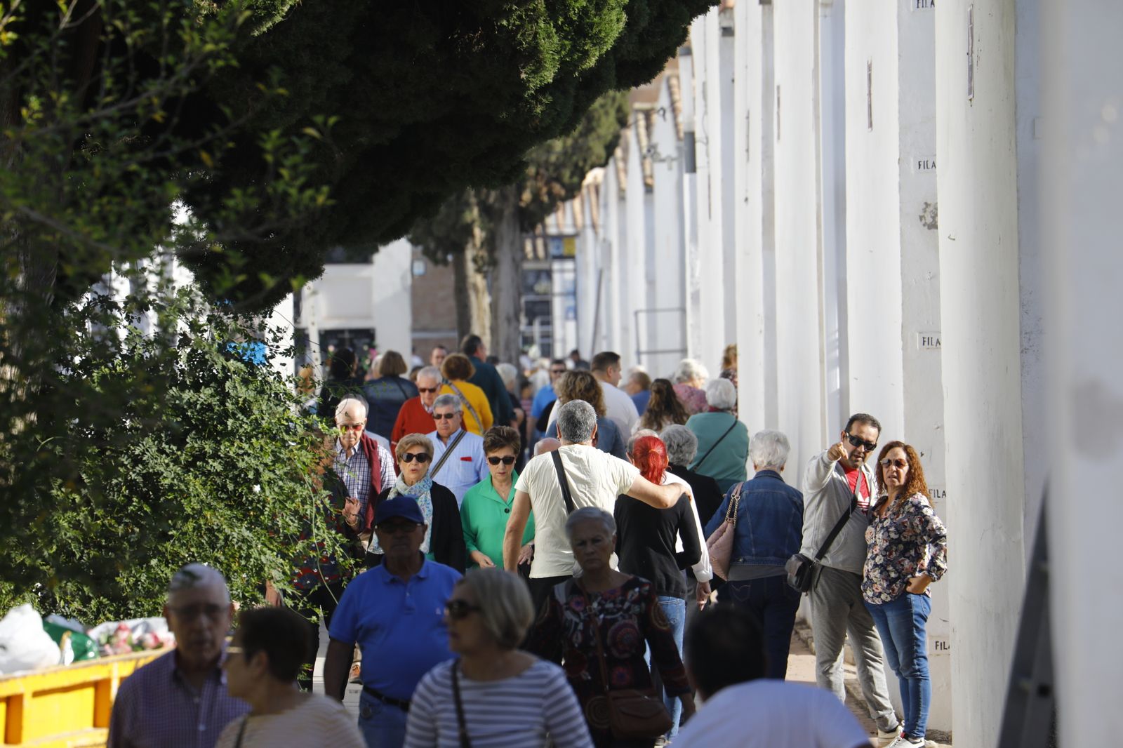 Las imágenes del día de Los Santos en los cementerios de Córdoba