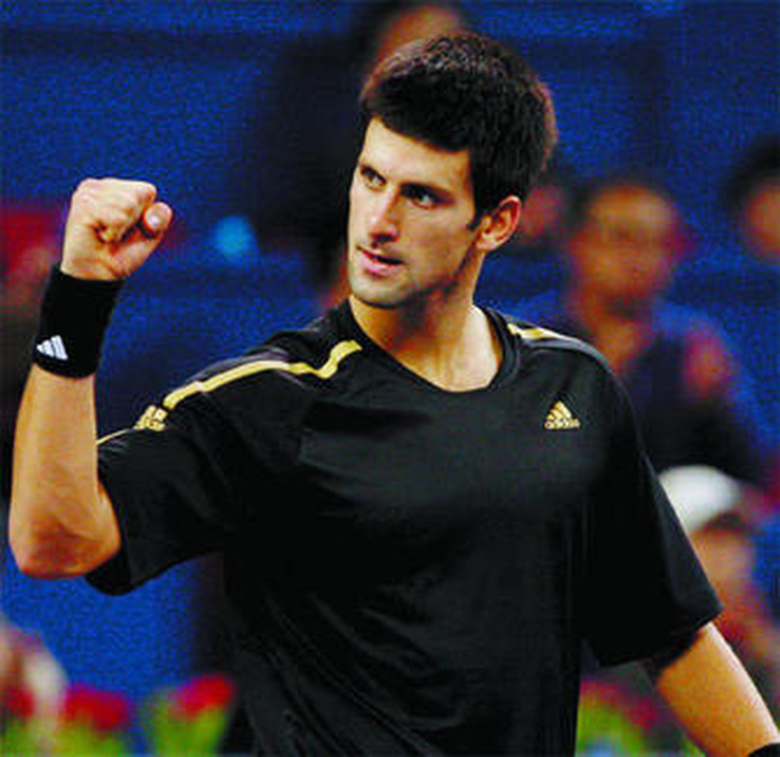 Djokovic, con gesto ganador, celebra su victoria sobre Davydenko.