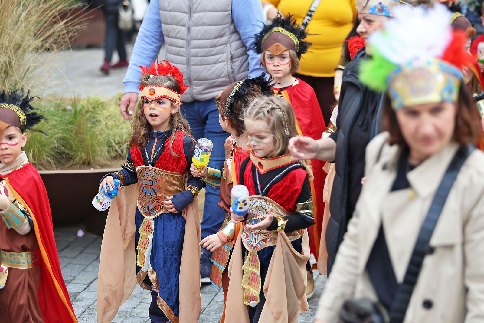 Imágenes del desfile “Un paseo por la historia”  de los niños del colegio Funcadia de Huelva