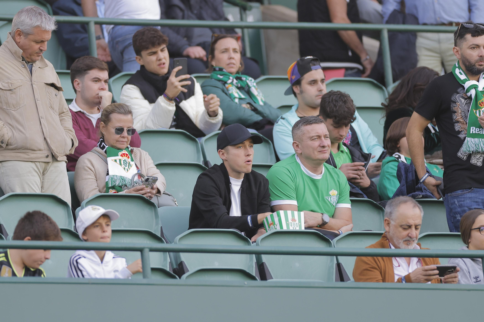 Búscate en las fotos del Betis-Real Madrid