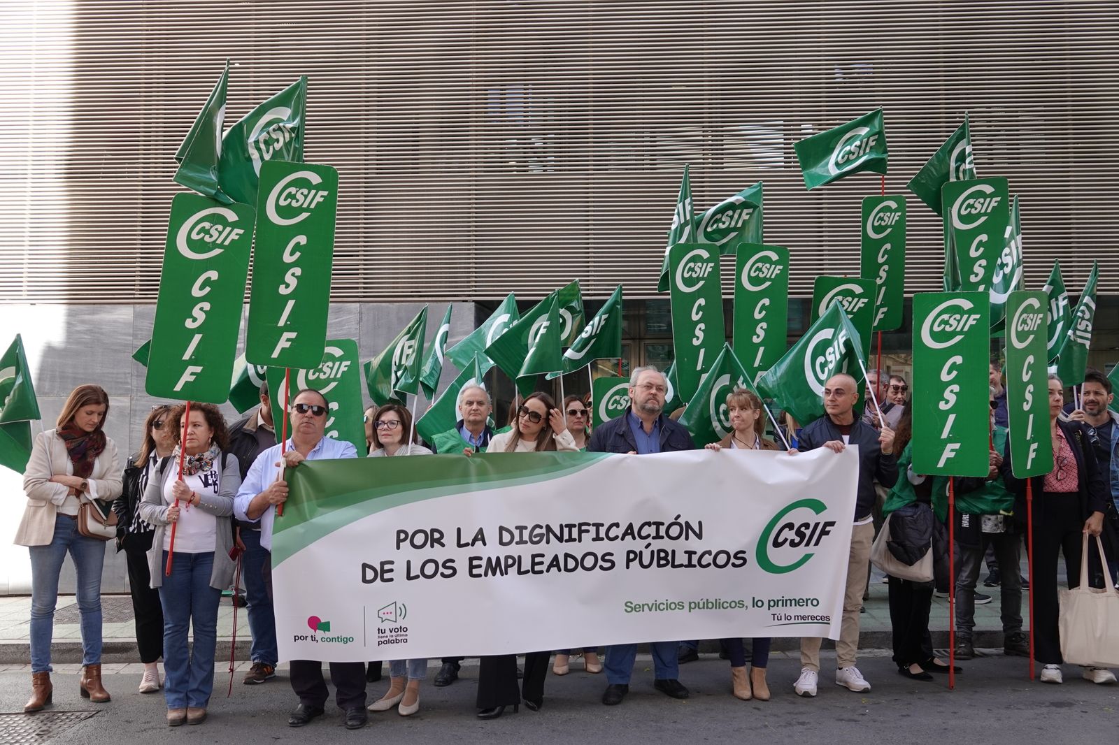 Concentración por la dignificación del os empleados públicos.