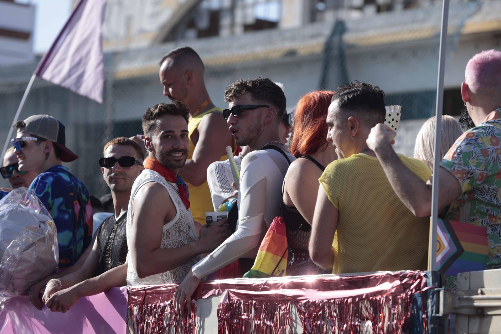 Las imágenes de la cabalgata del Orgullo LGTBI en Sevilla