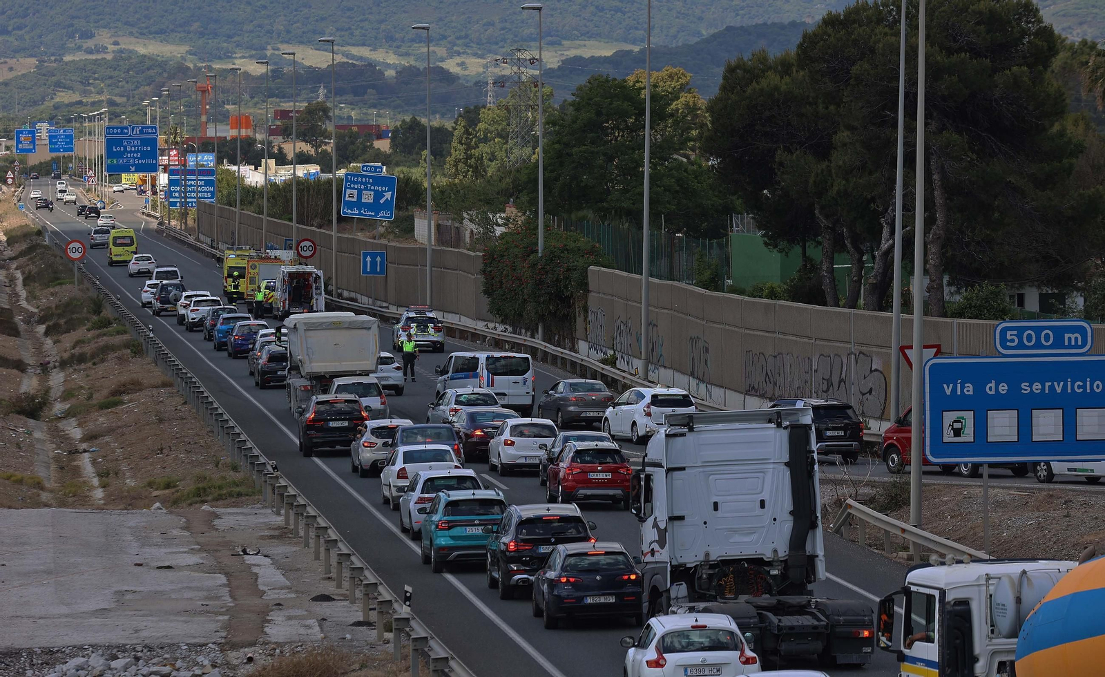 Un atasco en la A-7 por un accidente en Palmones.