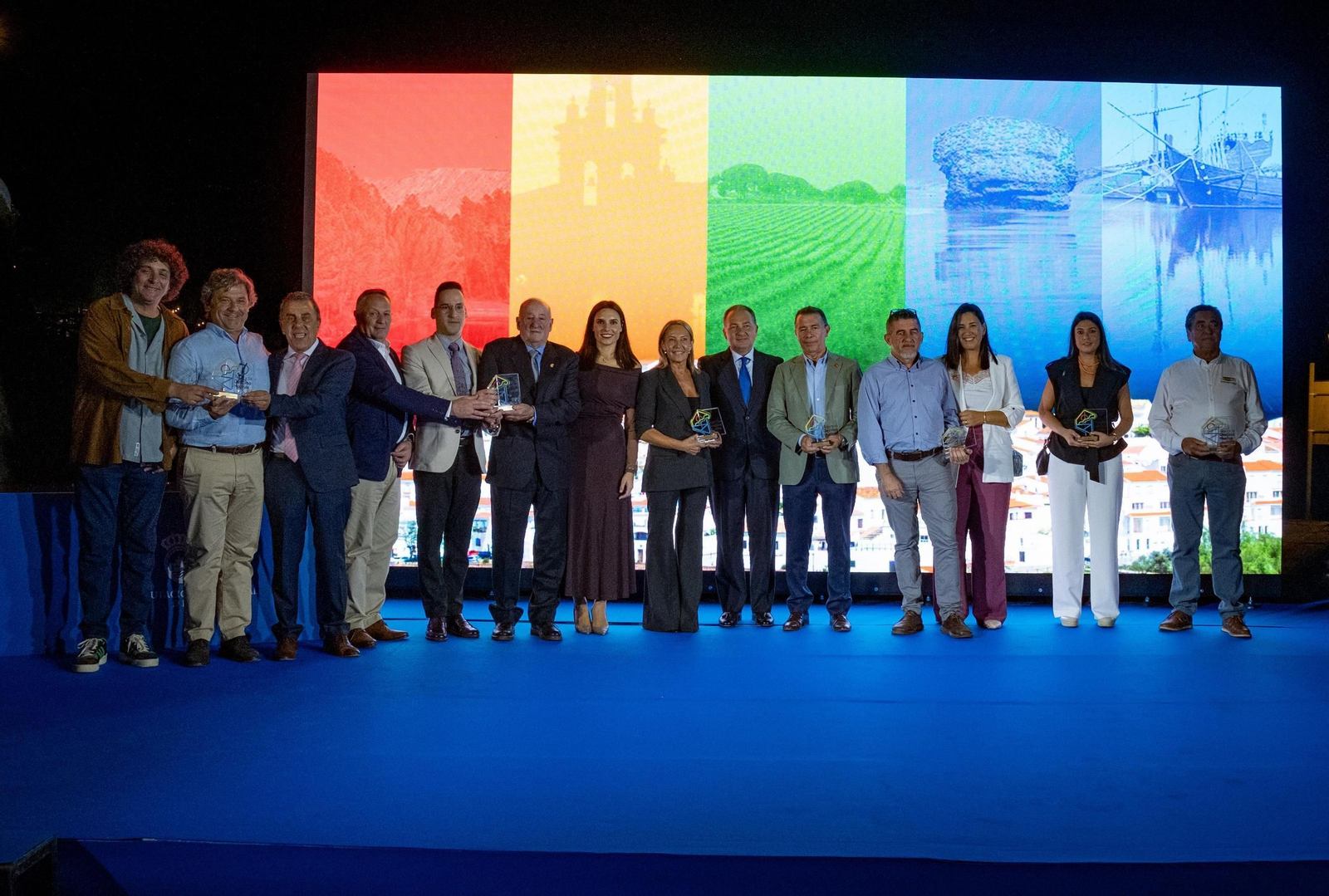 Todos los premiados en la gala de premios del turismo de la provincia en Huelva, el jueves en Sanlúcar de Guadiana.