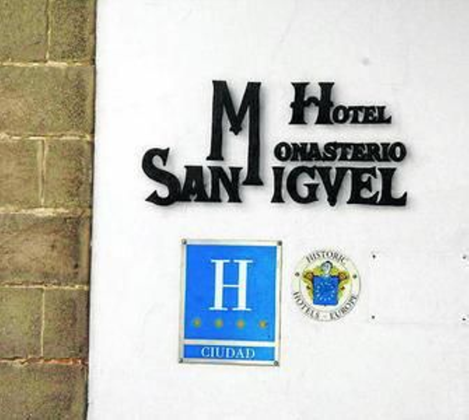 El hotel Monasterio podría tener nuevo propietario.