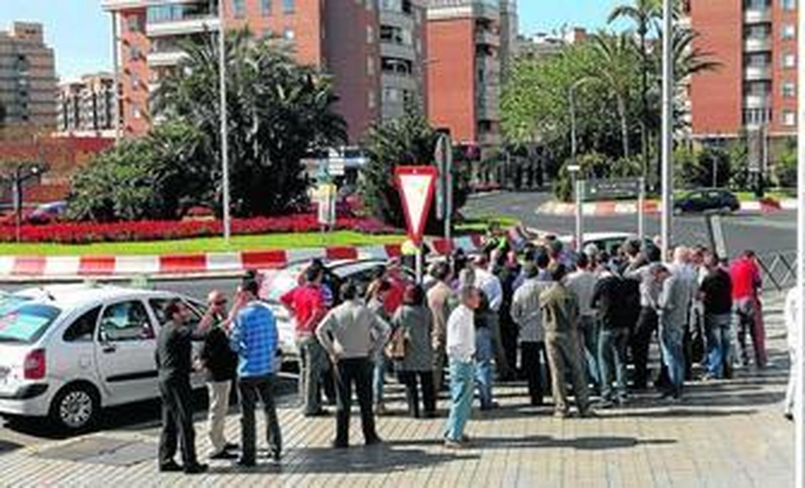 En abril de 2013 hubo un enfrentamiento entre taxistas piratas y trabajadores del sector y los profesionales realizaron una protesta frente a la estación.