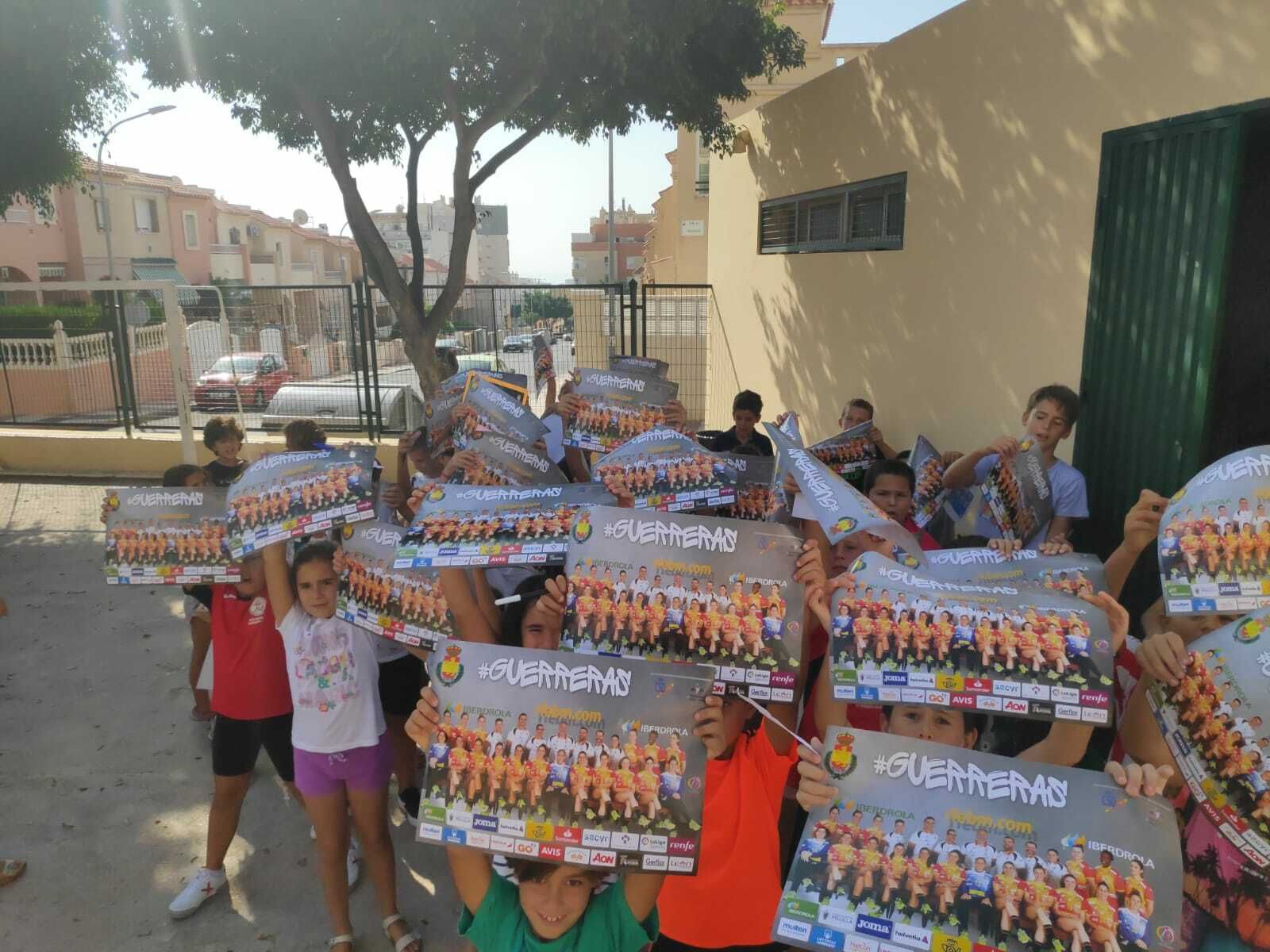 Los jóvenes estudiantes, con carteles de la 'Guerrera'.