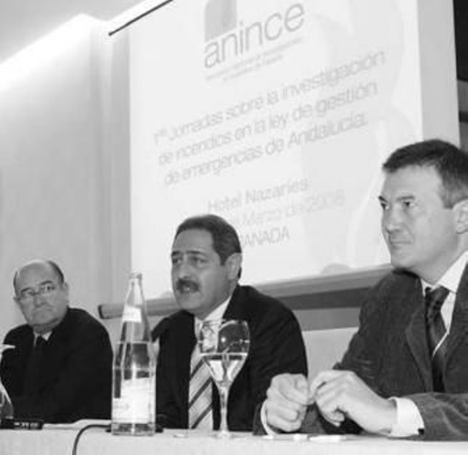 El presidente de Anince (en el centro) inauguró las jornadas.