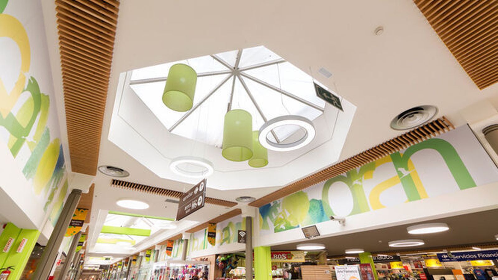 Interior del Centro Comercial Gran Sur.