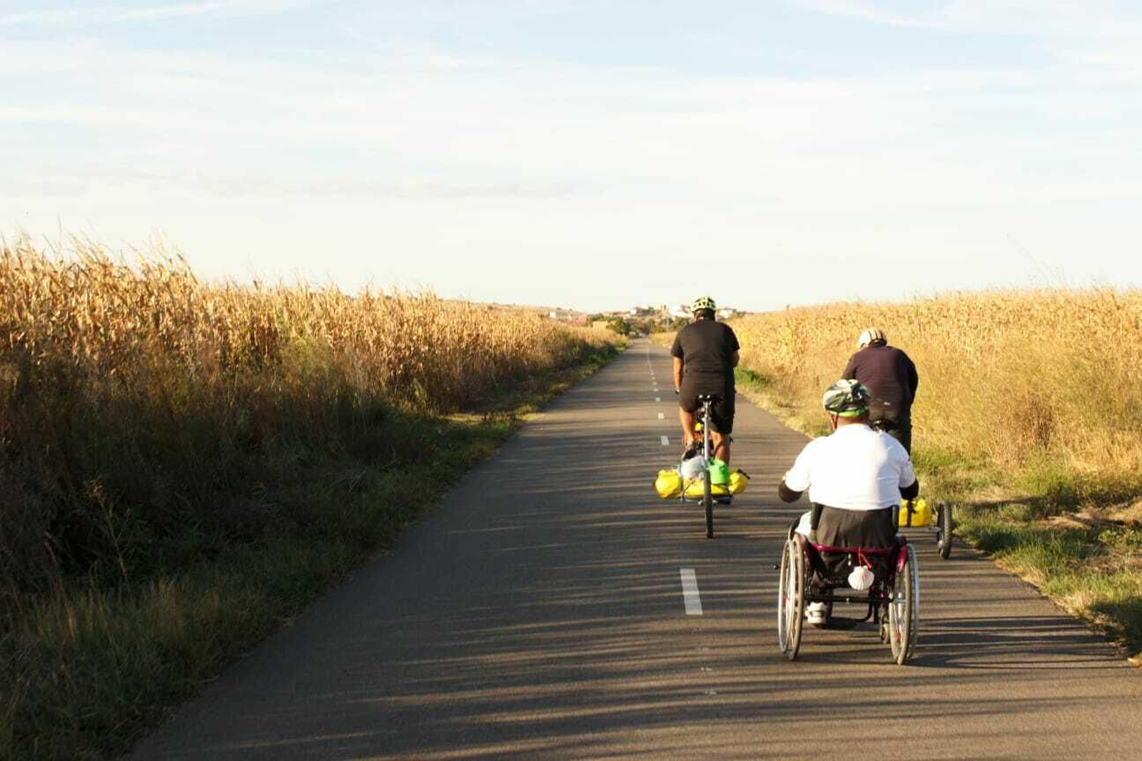 Imágenes del reto solidario de '2plega2' por España para visibilizar la fibrosis quística