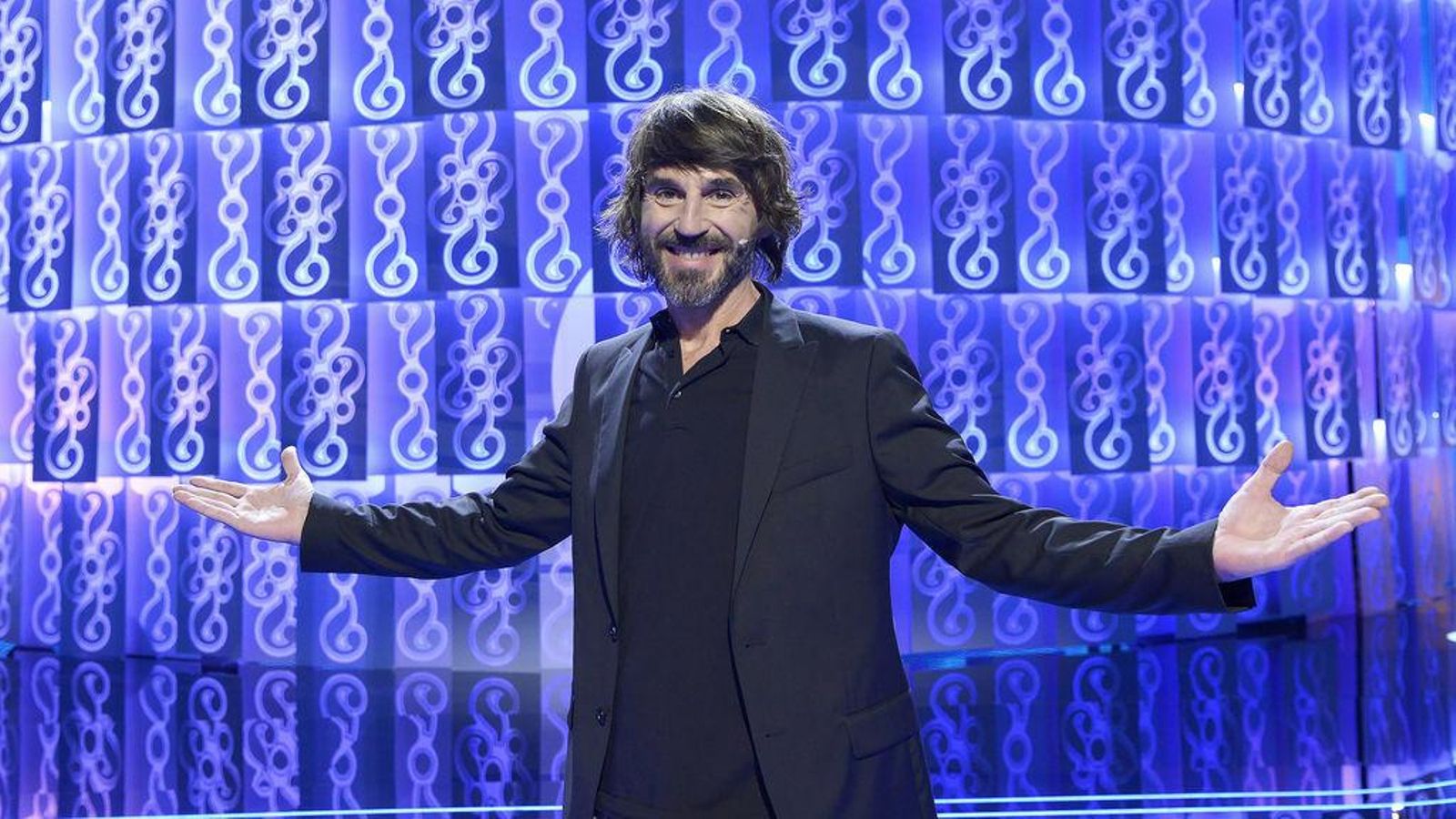 Santi Millán en el plató de su nuevo concurso