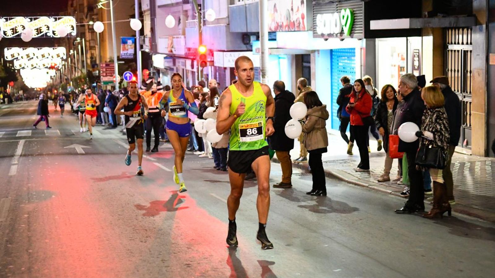 En imágenes: la élite del atletismo mundial despliega su calidad en la Carrera de San Antón de Jaén