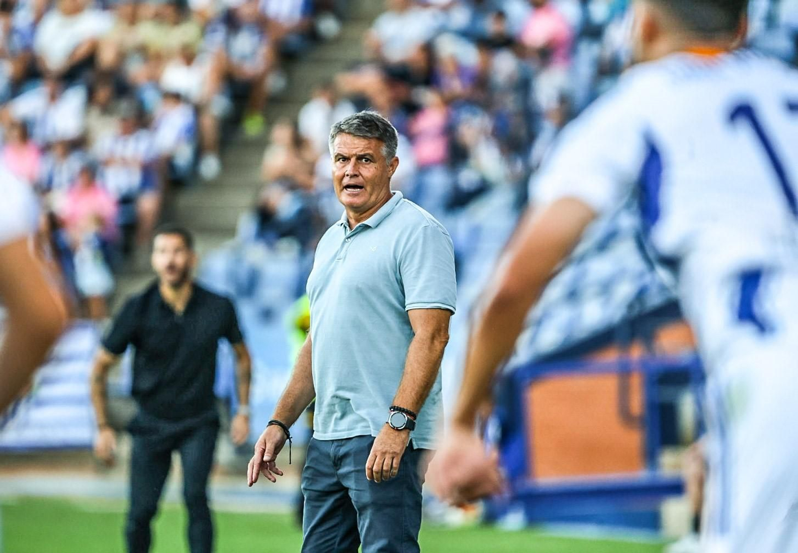 Pedro Morilla en la banda del Nuevo Colombino.