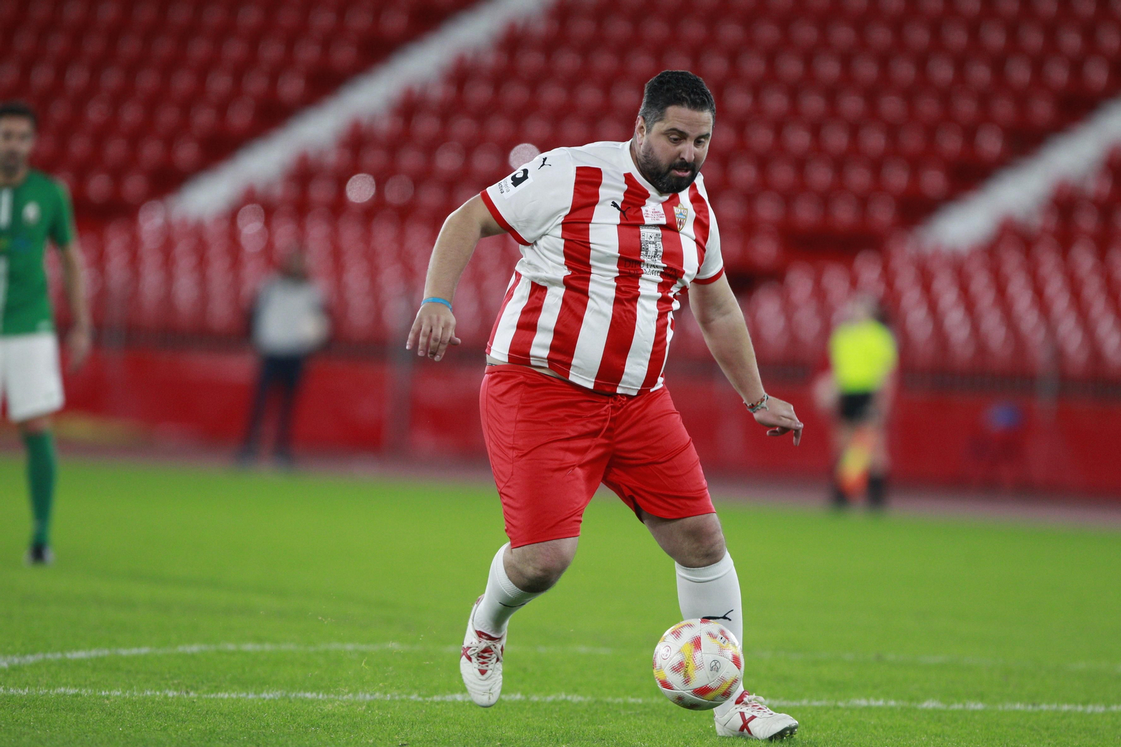 Imágenes del partido homenaje al 'eterno' capitán de la U.D. Almería, José Ortiz