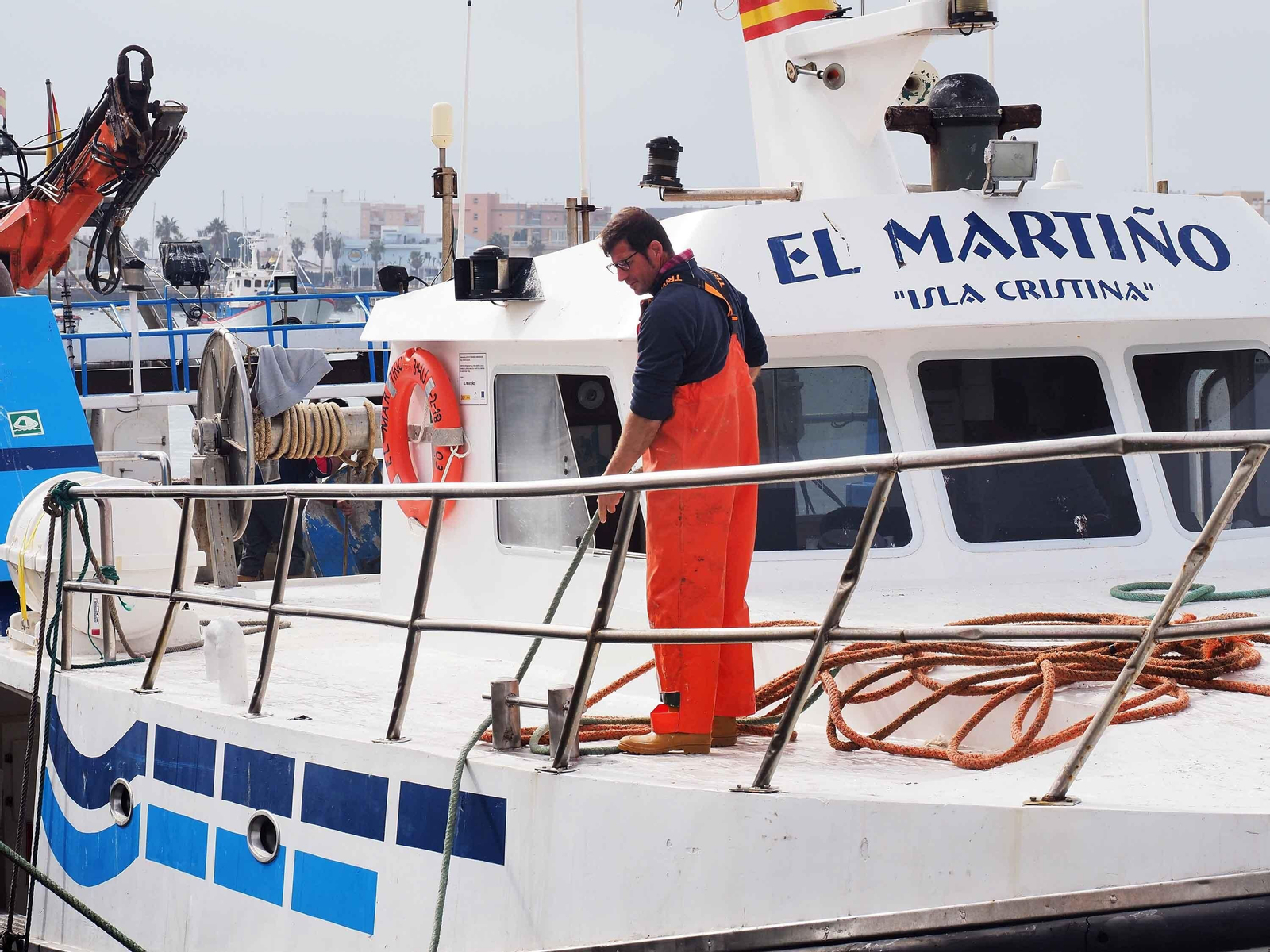 Pescadores de Isla Cristina durante los días del amarre de la flota. Pescadores de Isla Cristina durante los días del amarre de la flota.
