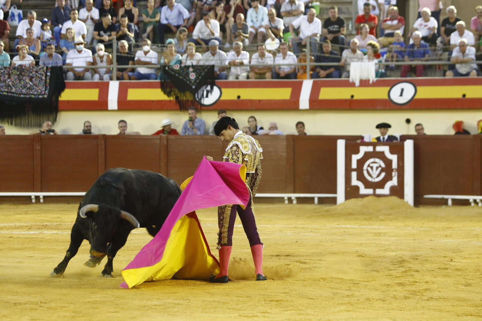 Imágenes de la corrida de toros de la Feria de Vera, con Morante de la Puebla, Emilio de Justo y Pablo Aguado