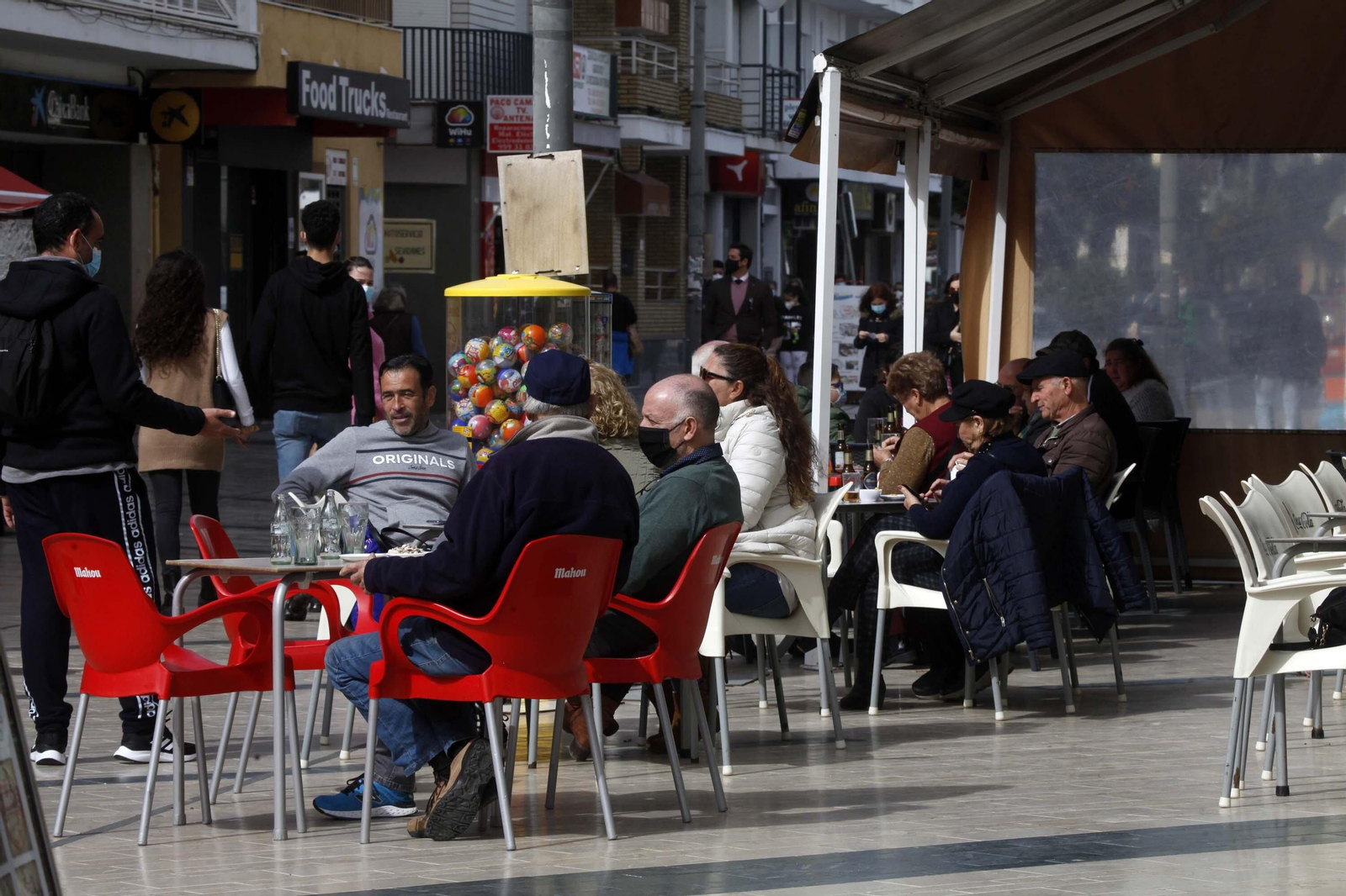 Ambiente en las terrazas de El Rompido y Punta Umbría durante este sábado.