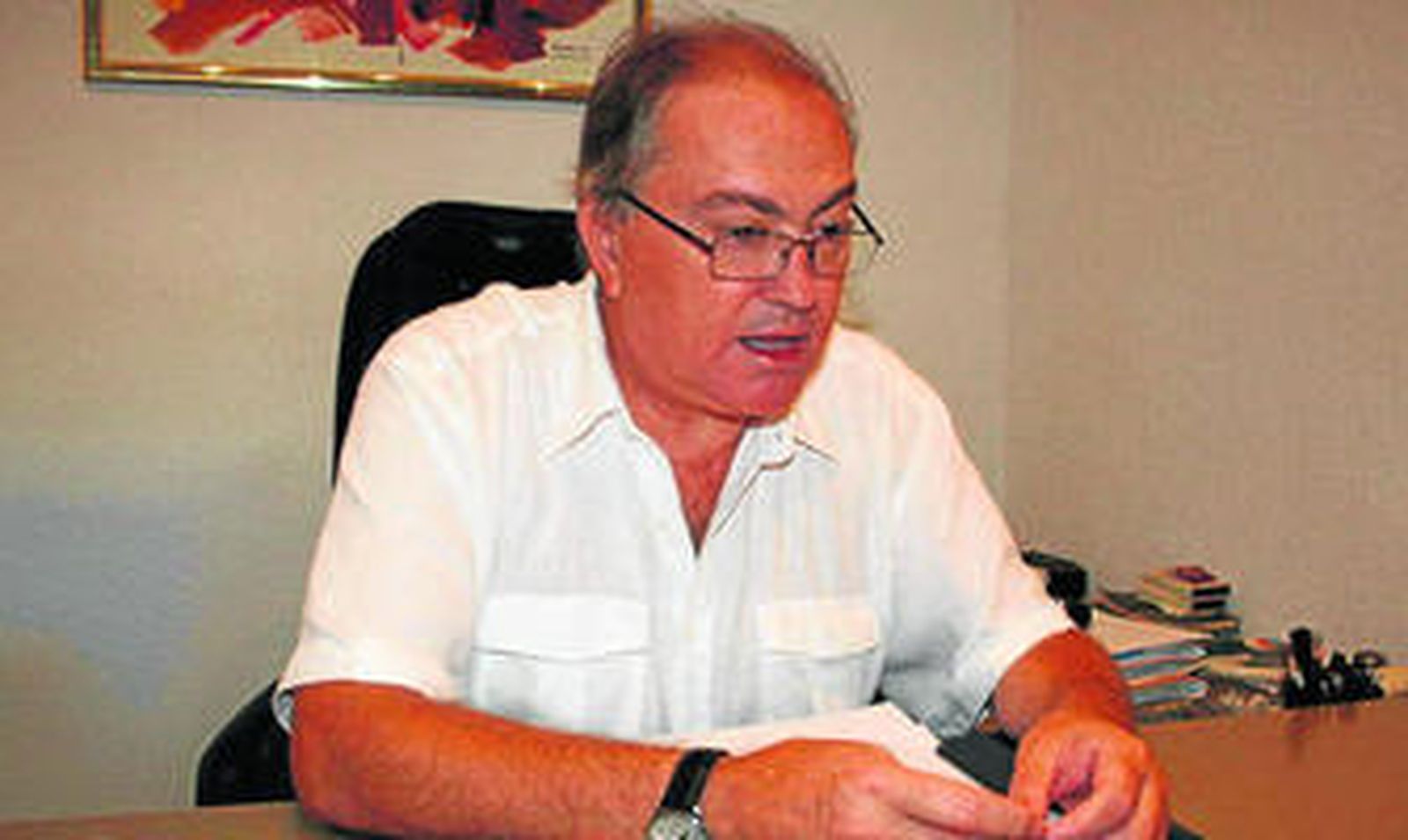 Antonio Guzmán Serrano, director general del Hotel Pato Amarillo, en Punta Umbría, nos fue ilustrando sobre los importantes cambios que van a acometer en las instalaciones, actualizando habitaciones y servicios.