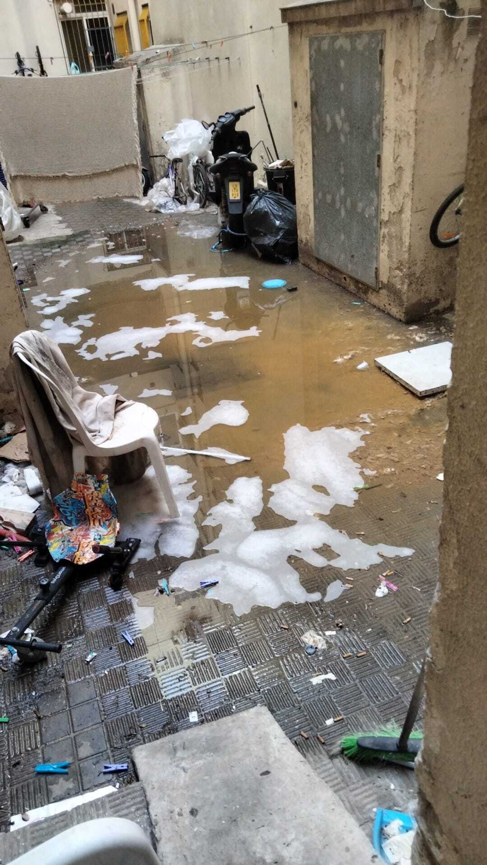 Patio de una vivienda municipal.