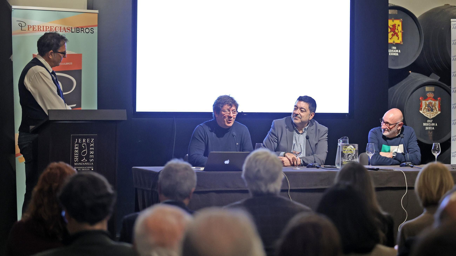 Las fotos de la presentación de 'Sorbos de sacristía', la obra póstuma de Juan Pedro Simó