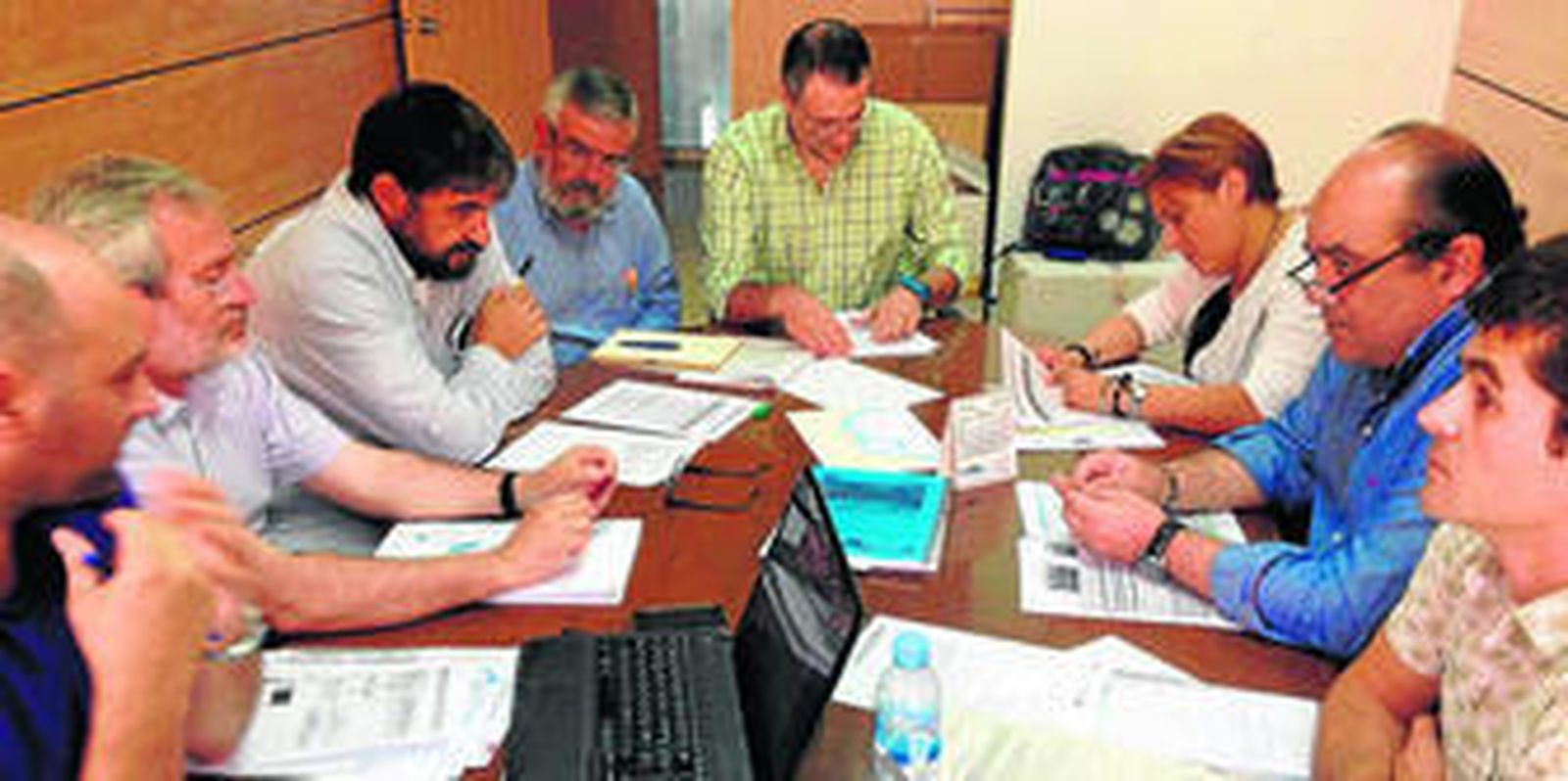 Los integrantes del proyecto Guardemar se reunieron ayer en las instalaciones de la lonja almeriense.