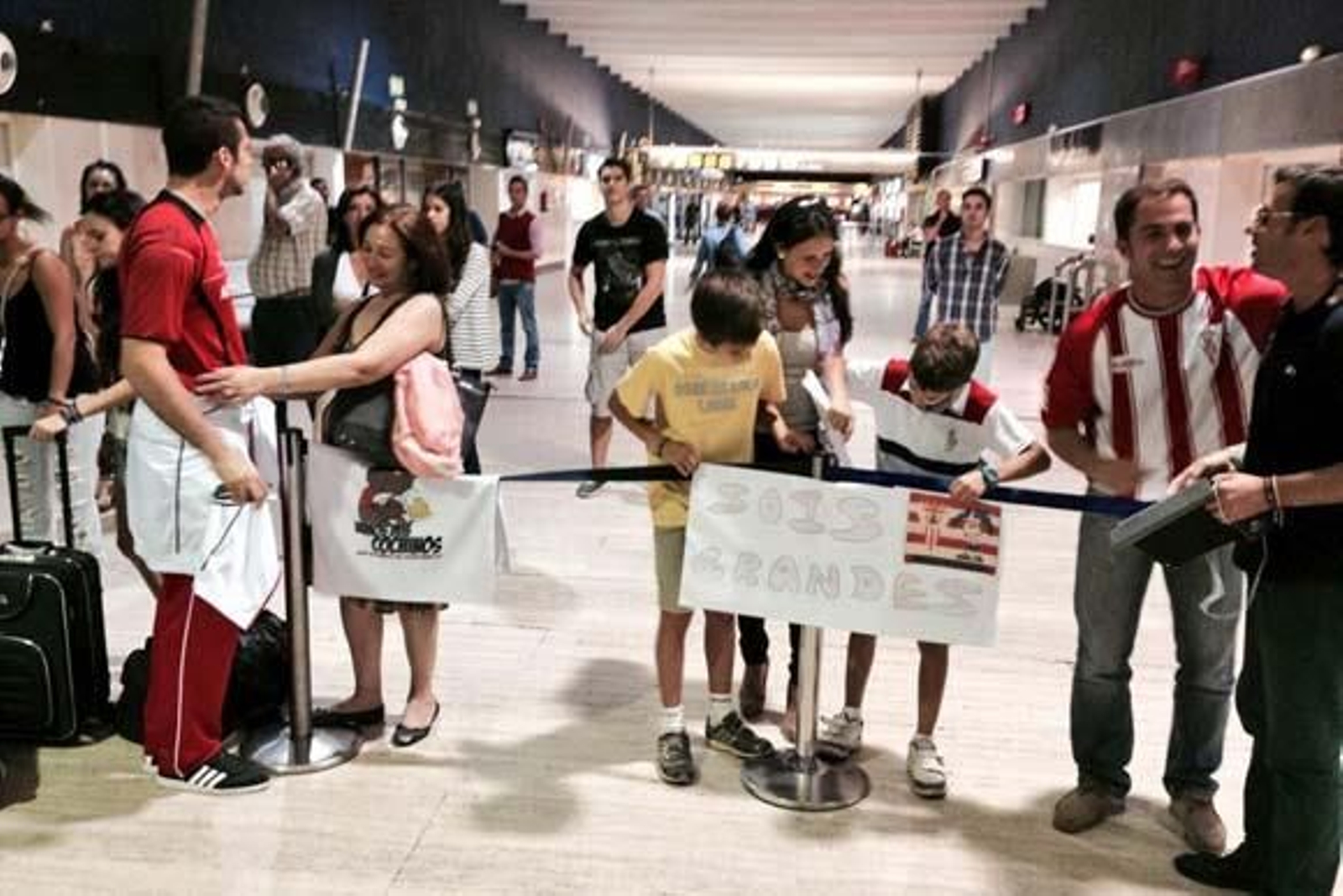 Los jugadores del Algeciras, recibidos como héroes en San Pablo