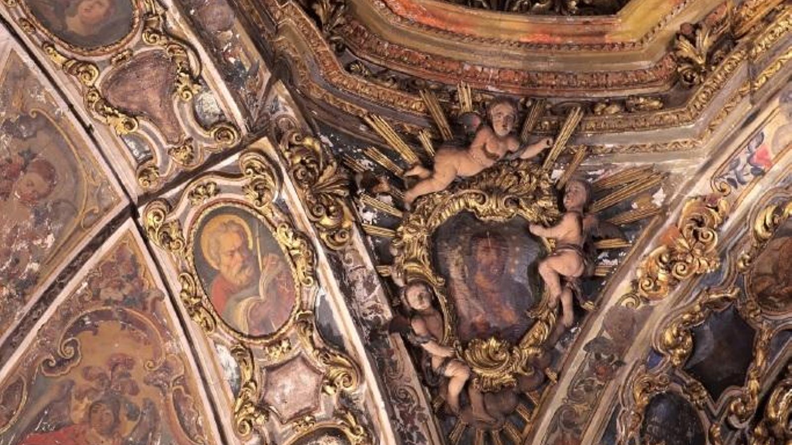 Detalles de la decoración de una de las pechinas.