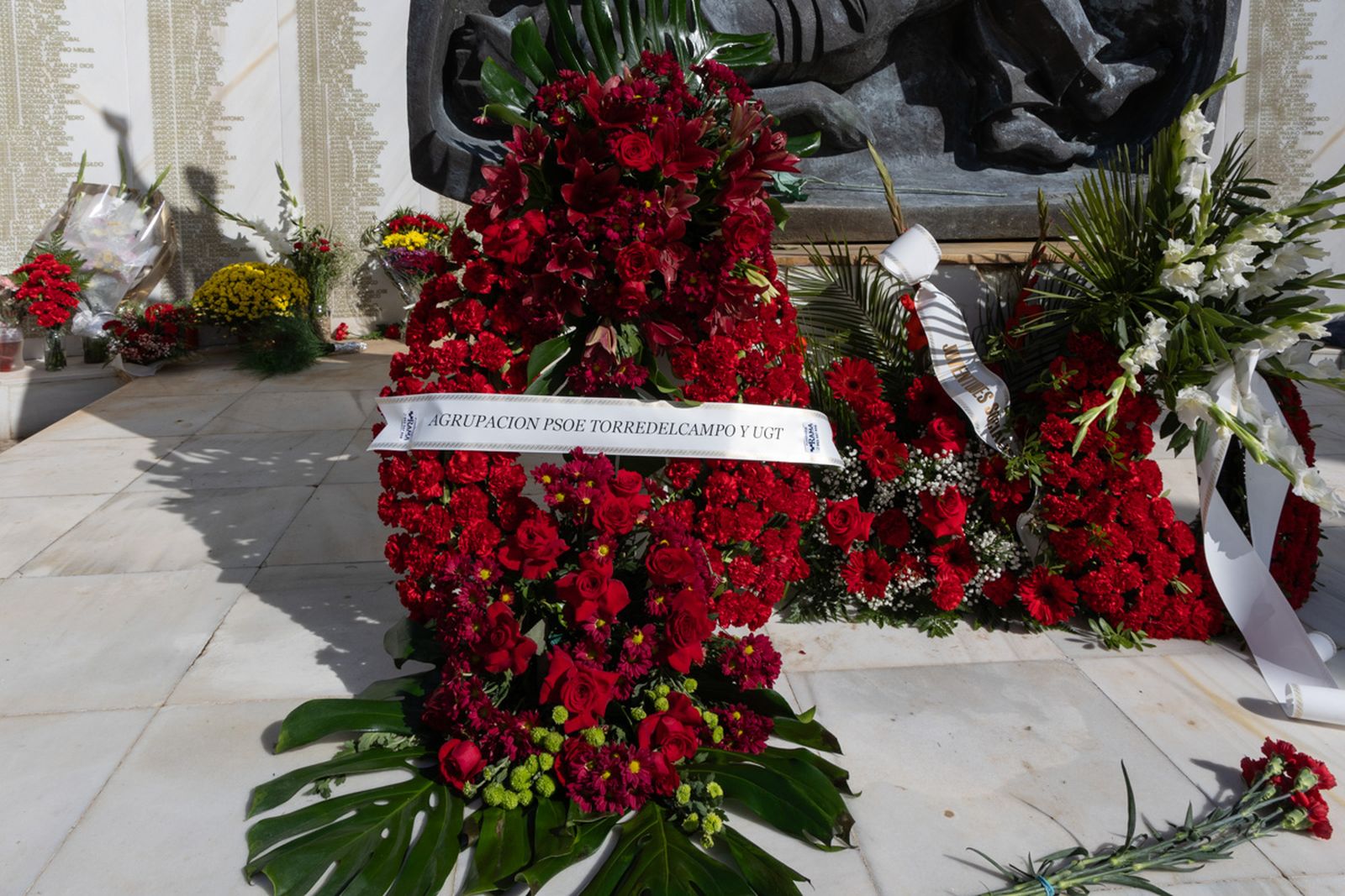 Día de Los Santos en el cementerio de San Fernando y San Eufrasio de Jaén, en imágenes