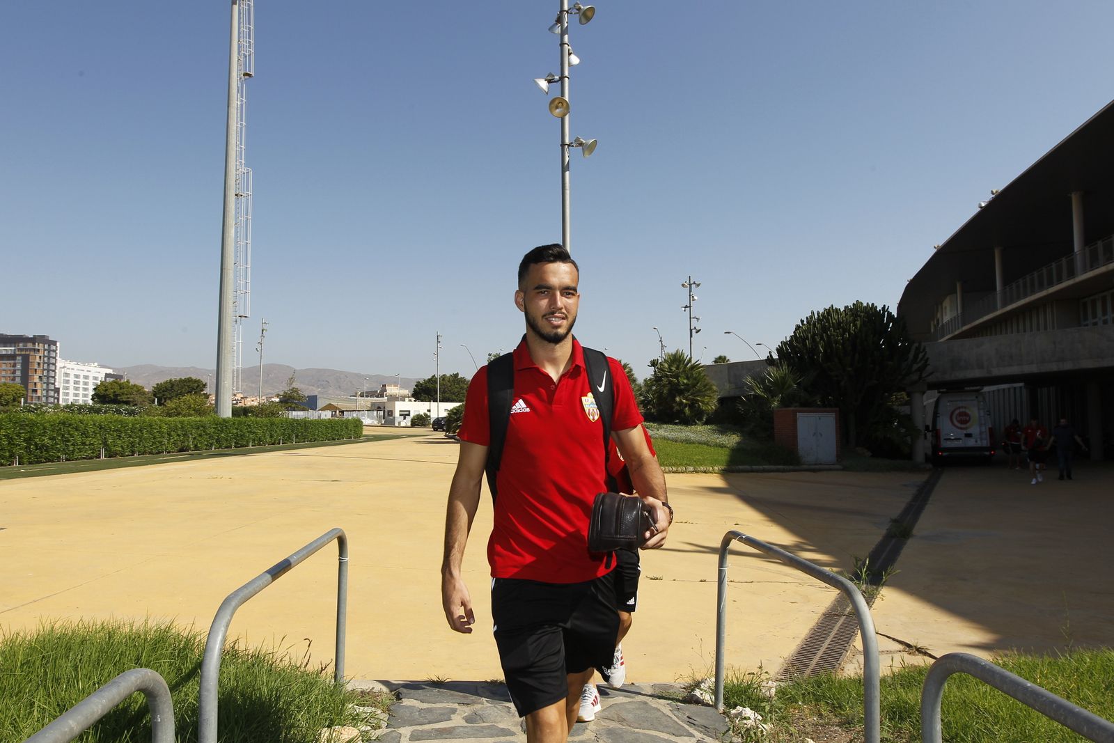 Fotogalería salida jugadores U.D. Almería con destino San Pedro del Pinatar